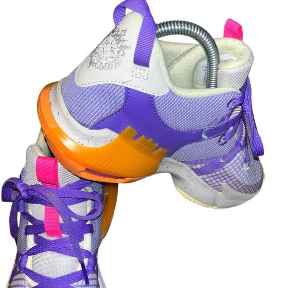 LN Nike LeBron Witness 7 GS Action Grape/Orange Shoes DQ8650-101 Youth Size 5.5 - Picture 4 of 6